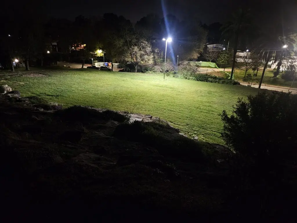 ותאורת חוץ הצפה עם גופי תאורה מתוצרת LANZINI לשטחים פתוחים